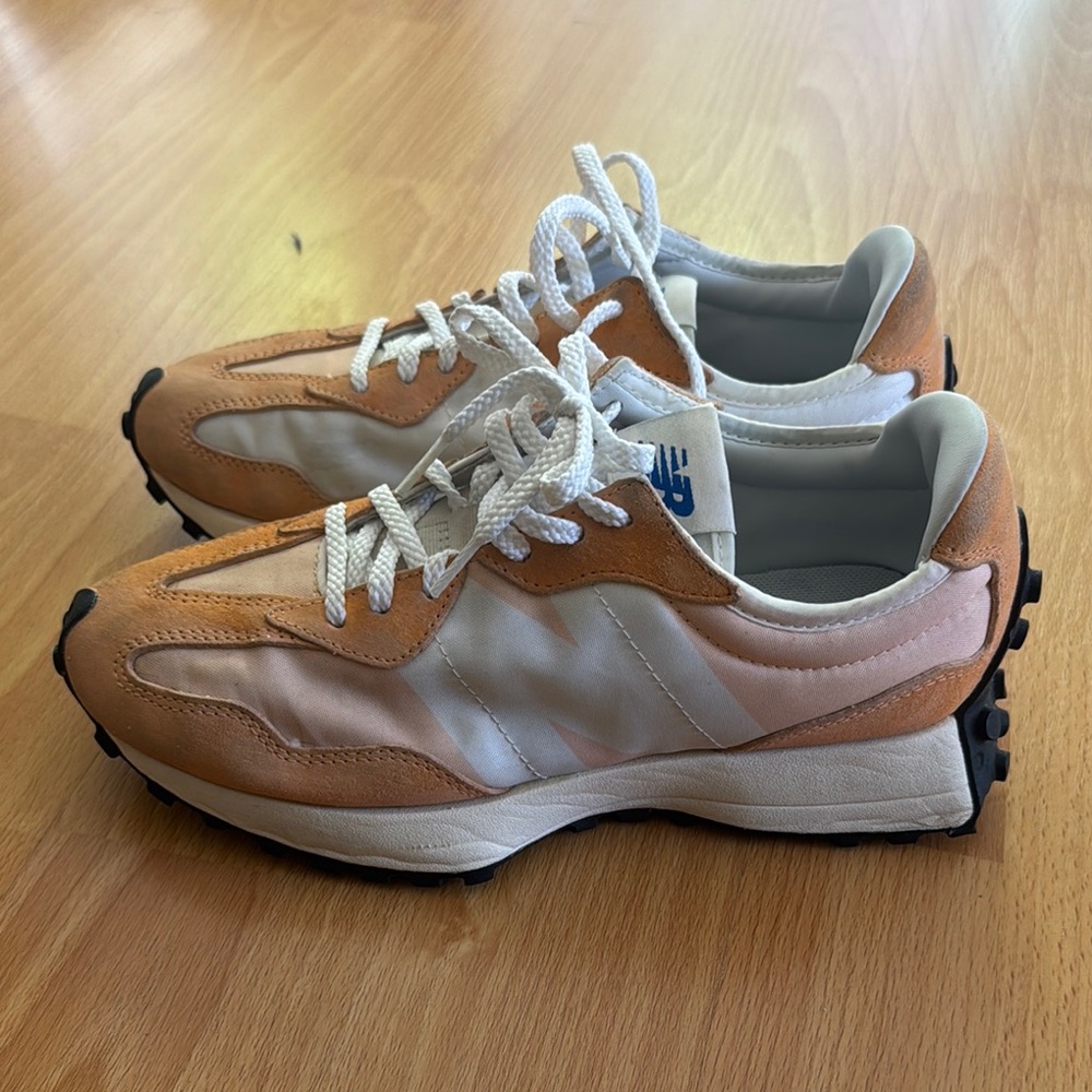 New Balnace unisex  Tan and White Sneakers